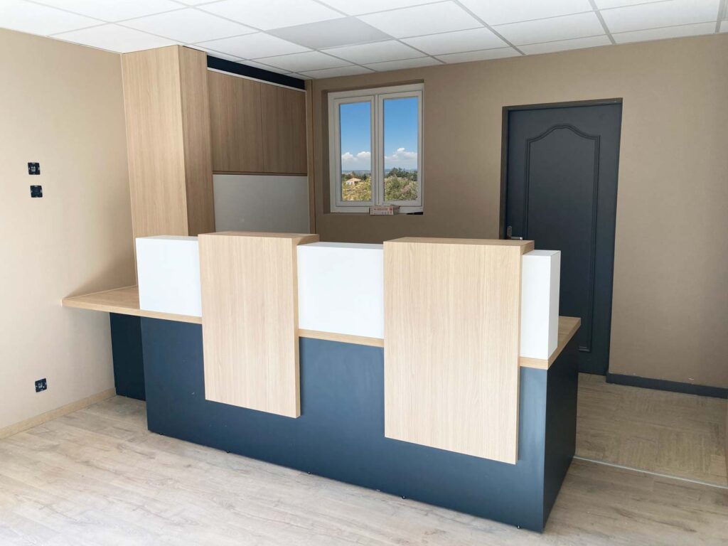 Comptoir professionnel menuiserie aménagement intérieur