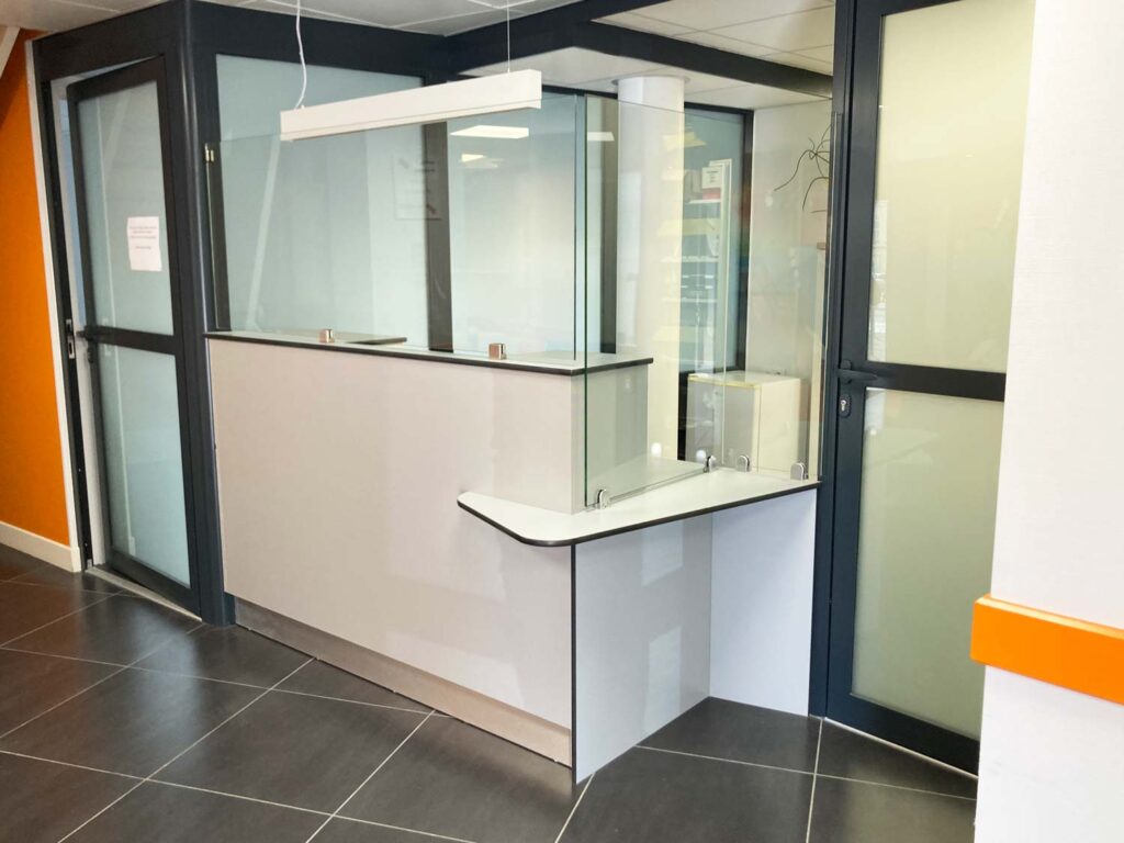 Comptoir professionnel menuiserie aménagement intérieur