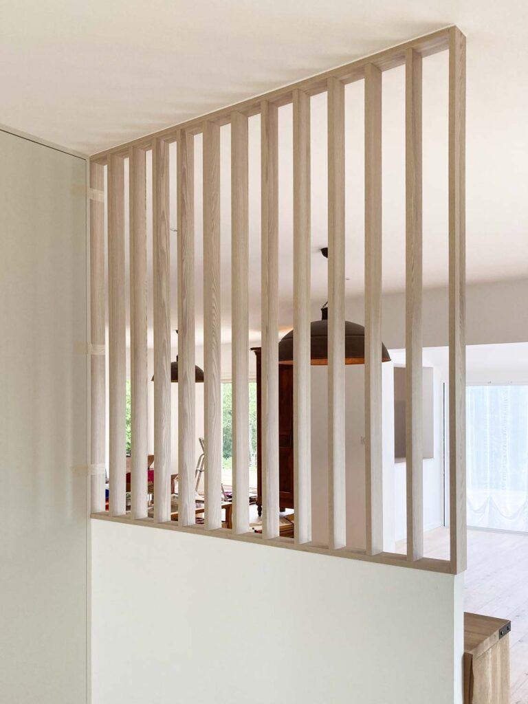 Claustra bois ouverture menuiserie aménagement intérieur